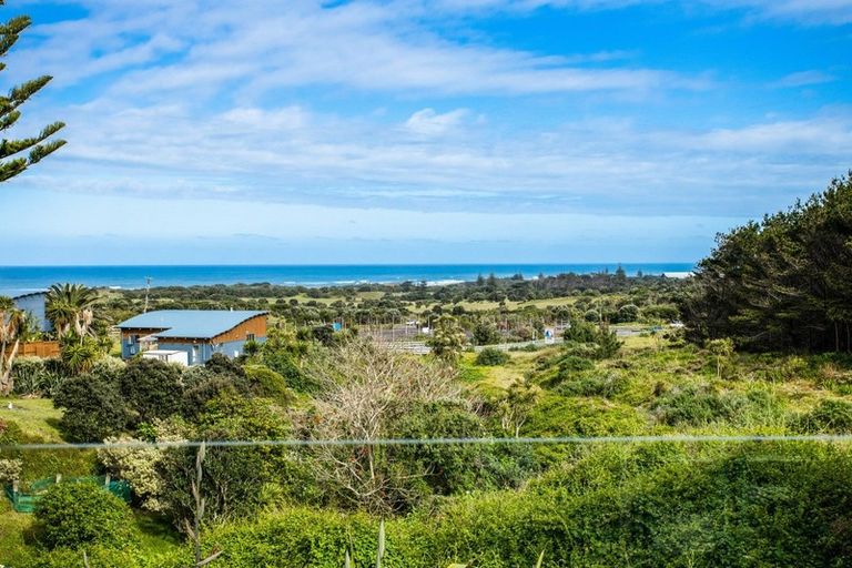 Photo of property in 311 Motutara Road, Muriwai, Waimauku, 0881