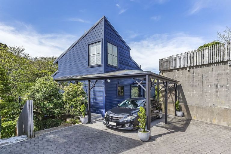 Photo of property in 15 Waikowhai Street, Ngaio, Wellington, 6035