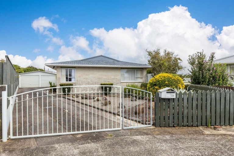 Photo of property in 10 Leon Place, Waitara, 4320