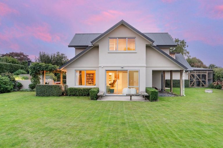 Photo of property in 2 Railway Lane, Outram, 9019