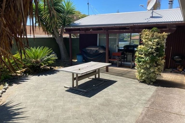 Photo of property in 38 Glenmore Road, Sunnyhills, Auckland, 2010