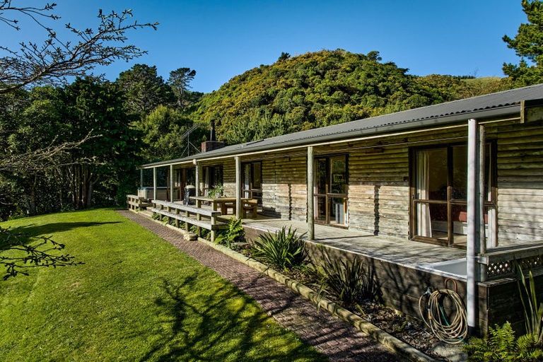 Photo of property in 850a Paekakariki Hill Road, Paekakariki Hill, Porirua, 5381