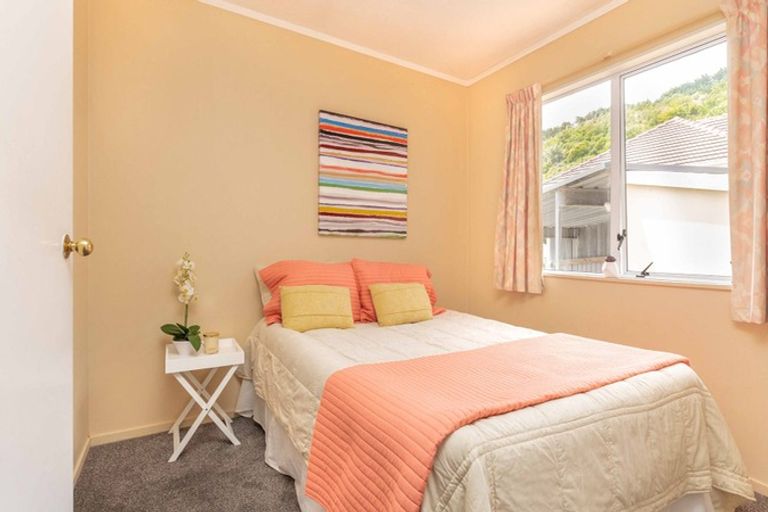 Photo of property in 48a Collins Avenue, Tawa, Wellington, 5028