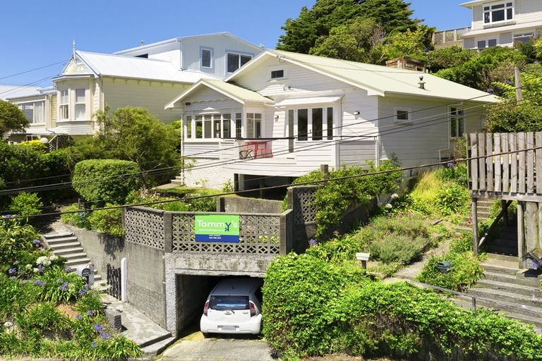 Photo of property in 27 Connaught Terrace, Brooklyn, Wellington, 6021