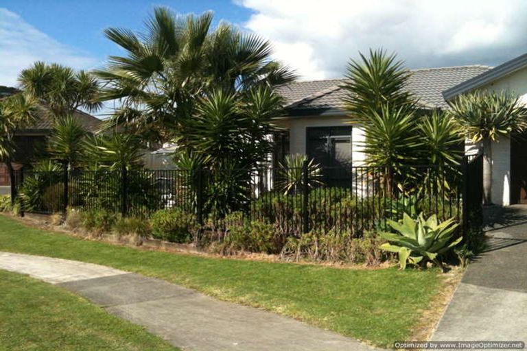 Photo of property in 15 Mullagh Place, East Tamaki Heights, Auckland, 2016