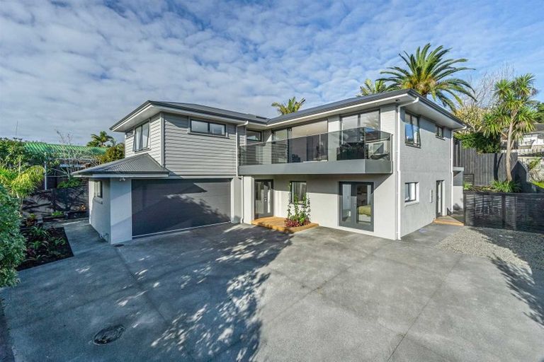 Photo of property in 24a Lyons Avenue, Murrays Bay, Auckland, 0630