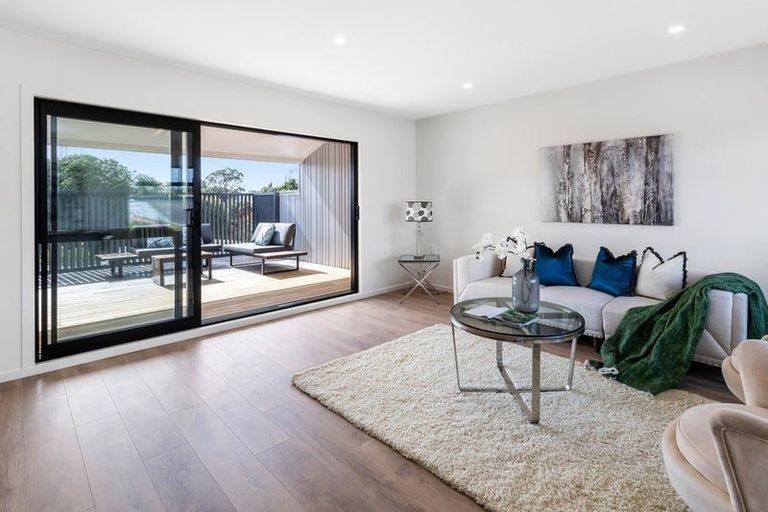 Photo of property in 70 Portage Road, New Lynn, Auckland, 0600