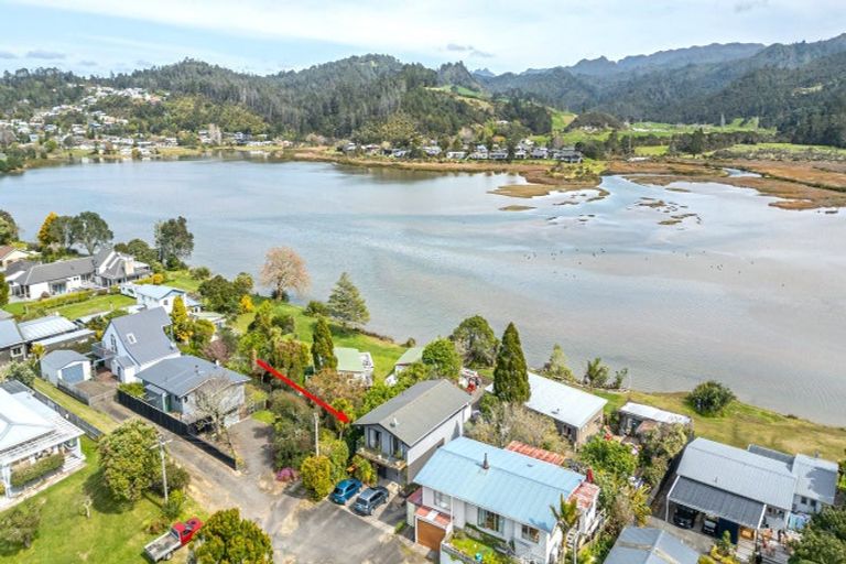 Photo of property in 20 Daphne Road, Tairua, 3508