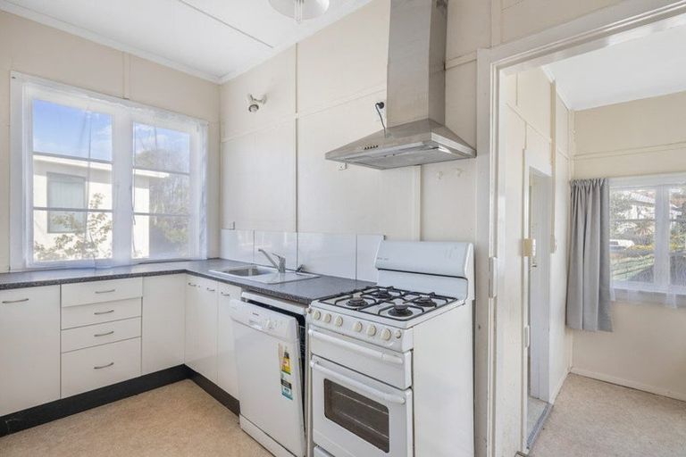 Photo of property in 2 Moorefield Road, Johnsonville, Wellington, 6037