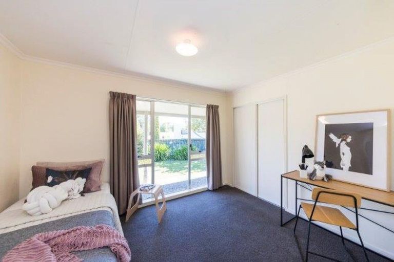 Photo of property in 42 Meadowbrook Drive, Cloverlea, Palmerston North, 4412