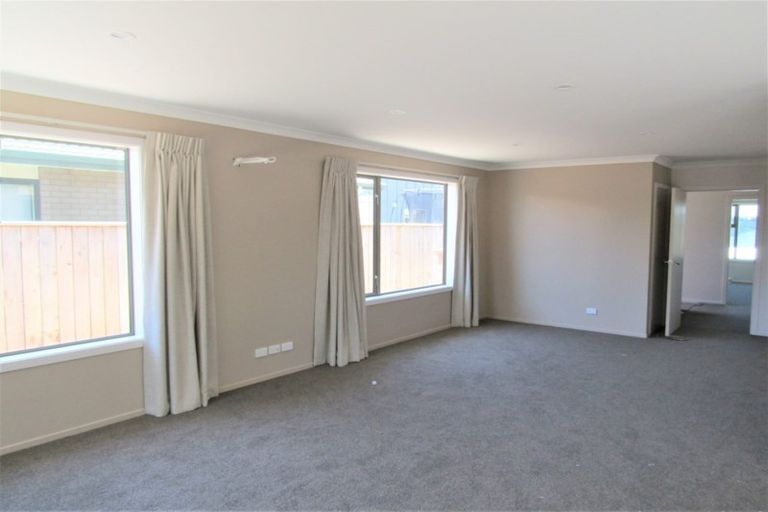 Photo of property in 2 Yeats Grove, Trentham, Upper Hutt, 5018
