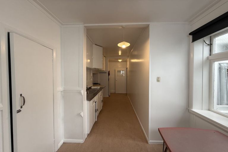 Photo of property in 8 Rixon Grove, Mount Victoria, Wellington, 6011