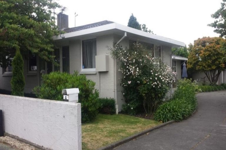 Photo of property in 4 Talltree Avenue, Avonhead, Christchurch, 8042