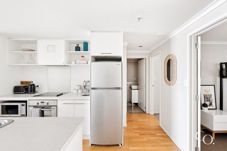 Photo of property in Algarve Apartments, 213/332 Maunganui Road, Mount Maunganui, 3116