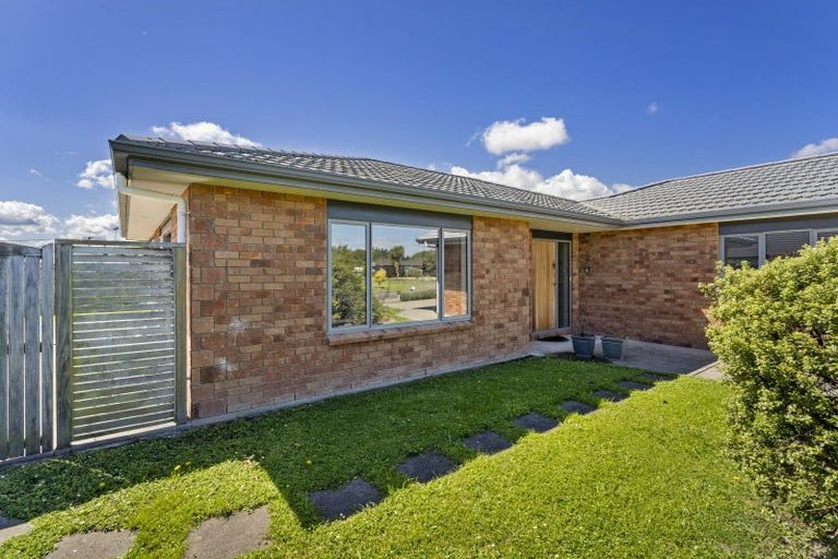 Photo of property in 28 Sue Avenue, Otaki, 5512