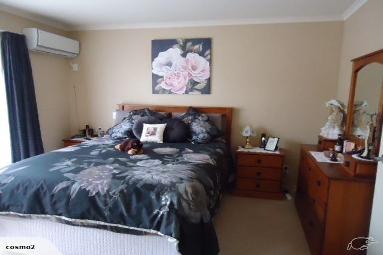 Photo of property in 35 Boston Parade, Kelvin Grove, Palmerston North, 4414