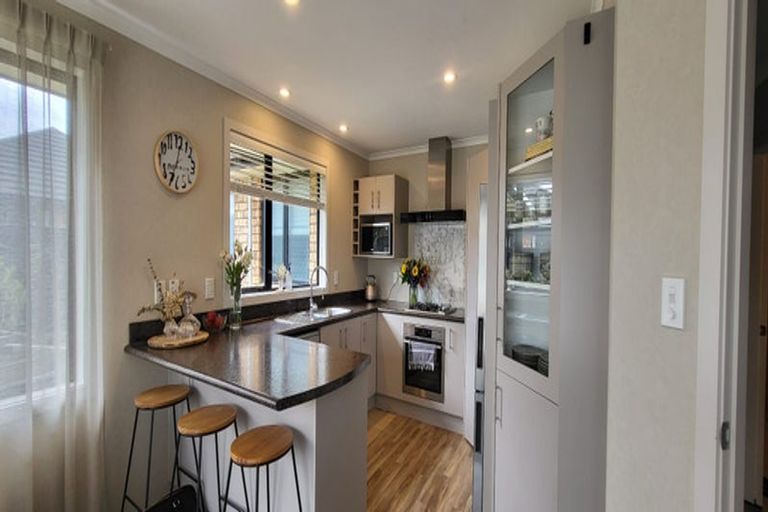 Photo of property in 16 Chestnut Close, Kelvin Grove, Palmerston North, 4414