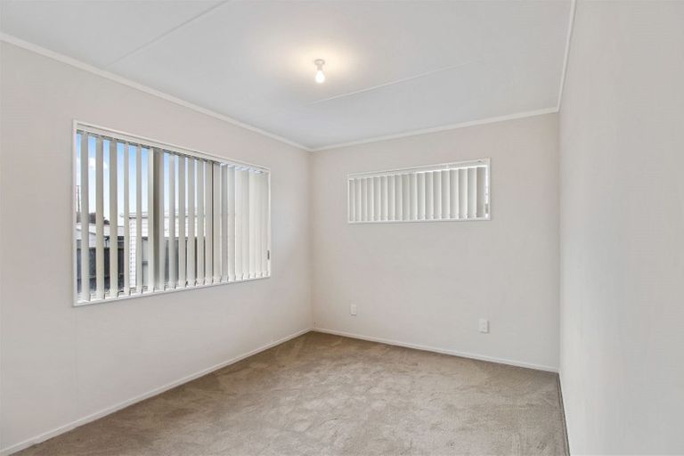 Photo of property in 17 Hindmarsh Street, Henderson, Auckland, 0612