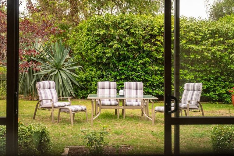 Photo of property in 2 Lavinia Grove, Waikanae Beach, Waikanae, 5036