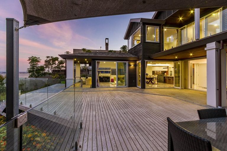 Photo of property in 2 Seacliffe Avenue, Belmont, Auckland, 0622