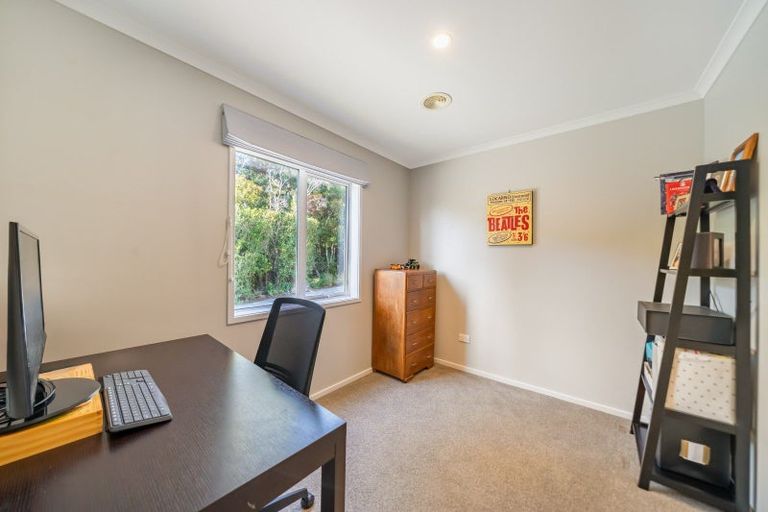 Photo of property in 29 Mt Marua Drive, Timberlea, Upper Hutt, 5018