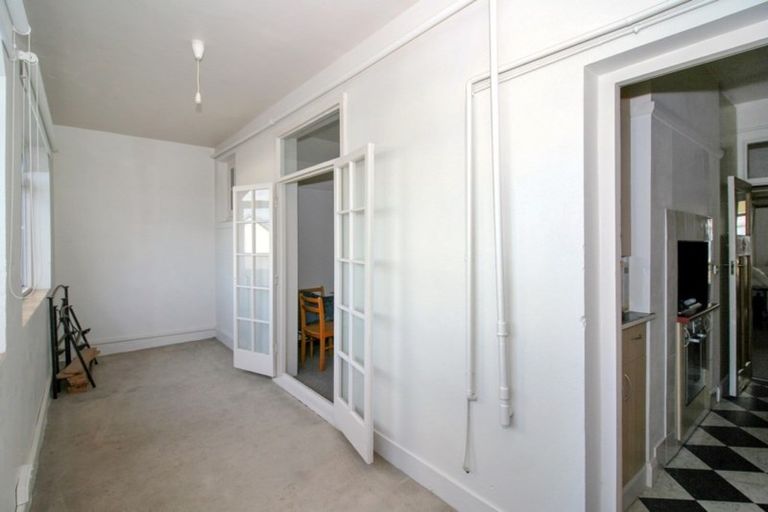 Photo of property in Devonport Apartments, 5/127 Saint Aubyn Street, New Plymouth, 4310