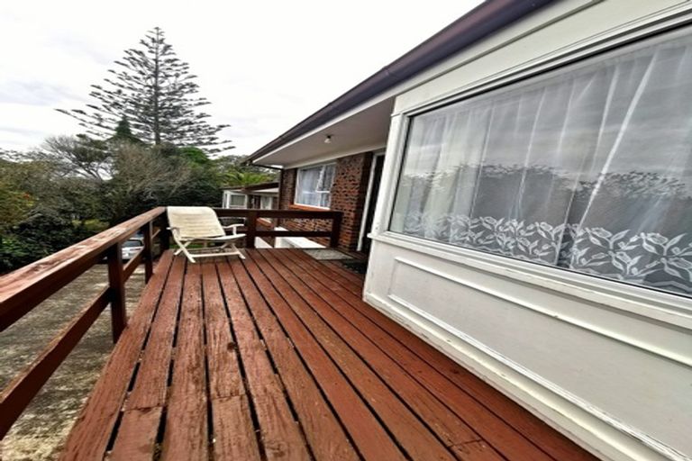 Photo of property in 1/5 Tirimoana Road, Te Atatu South, Auckland, 0602