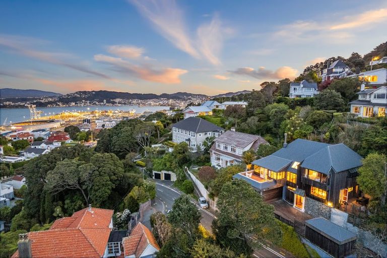 Photo of property in 31 Wadestown Road, Wadestown, Wellington, 6012