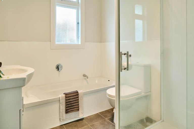 Photo of property in 134 Nevay Road, Karaka Bays, Wellington, 6022