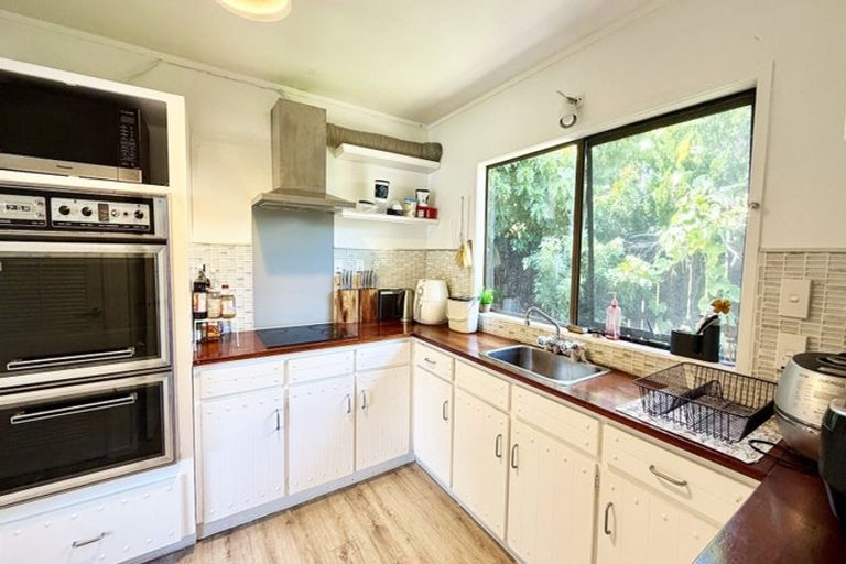 Photo of property in 5 Holyoake Place, Chatswood, Auckland, 0626