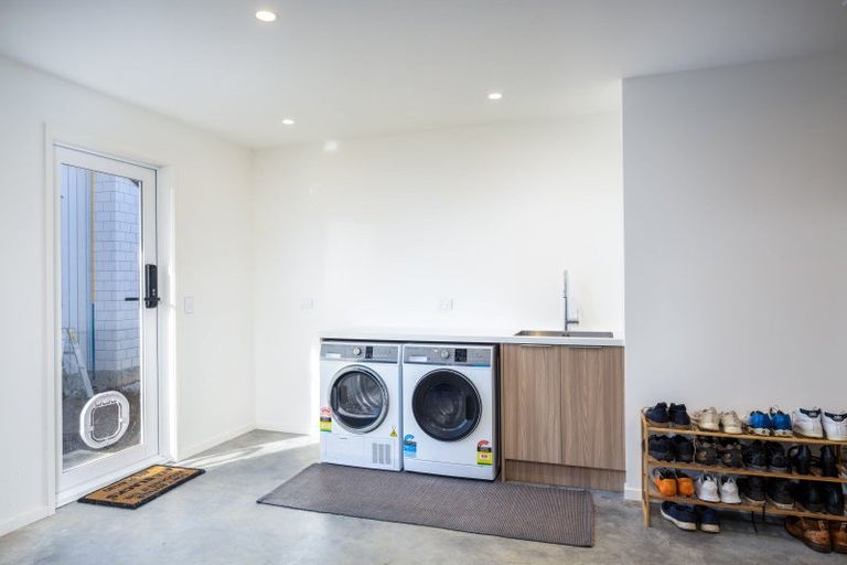 Photo of property in 37 Sycamore Grove, Lower Vogeltown, New Plymouth, 4310