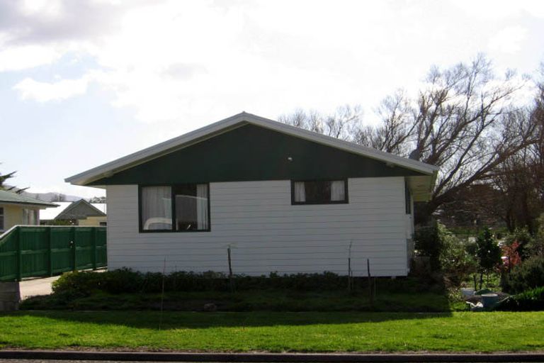 Photo of property in 107 Brandon Street, Featherston, 5710