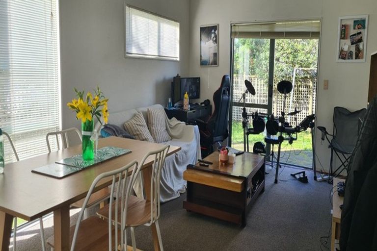 Photo of property in 15 Vitex Lane, Henderson, Auckland, 0612