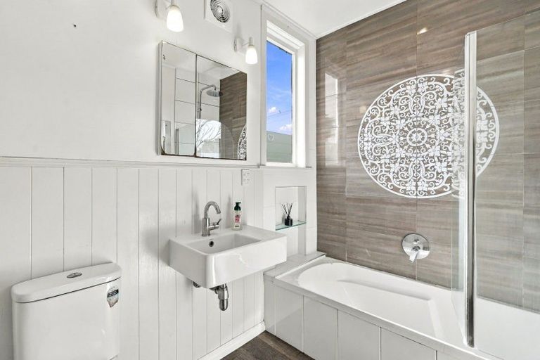 Photo of property in 25 Puriri Street, Helensville, 0800