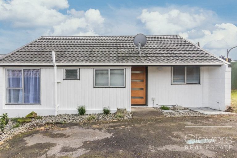 Photo of property in 1/108 West Coast Road, Glen Eden, Auckland, 0602