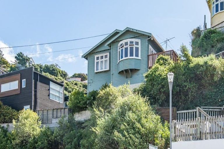 Photo of property in 6 Tiketike Way, Brooklyn, Wellington, 6021