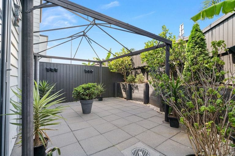 Photo of property in 1/1a Halsey Road, Manurewa, Auckland, 2102