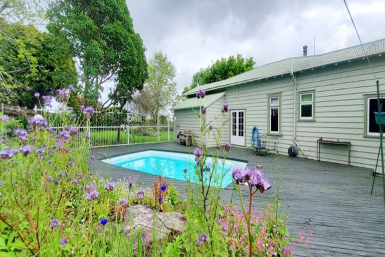 Photo of property in 272 Waihoehoe Road, Drury, 2577