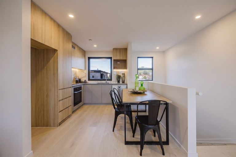 Photo of property in 10 Kaaramuramu Lane, Mangere Bridge, Auckland, 2022