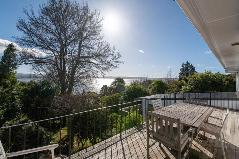 Photo of property in 5 Naera Place, Kawaha Point, Rotorua, 3010
