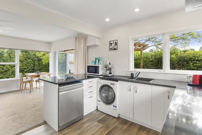 Photo of property in 1/11 Roberts Avenue, Bayswater, Auckland, 0622