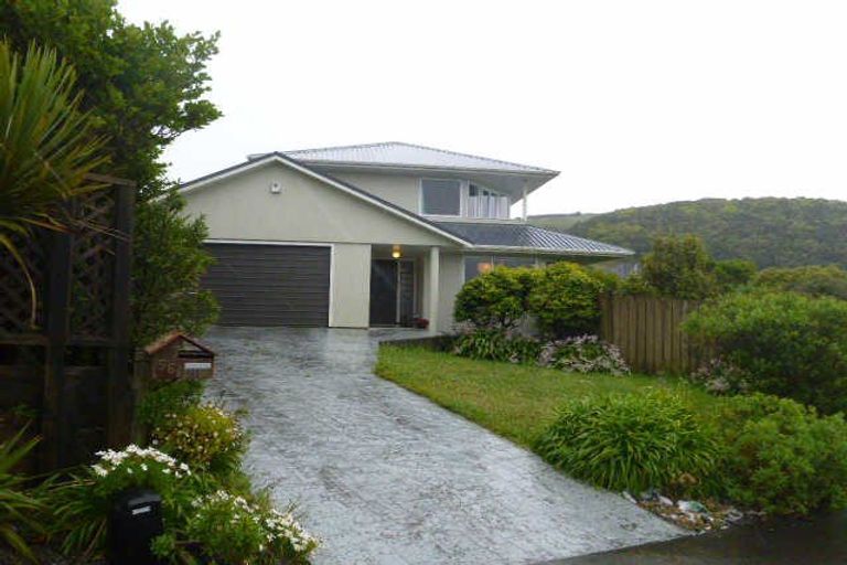 Photo of property in 56 Ashton Fitchett Drive, Brooklyn, Wellington, 6021