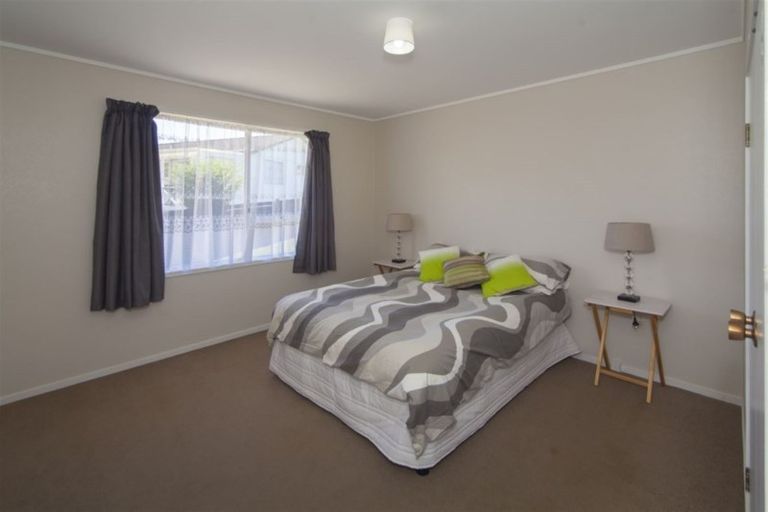 Photo of property in 2/4 Clyma Place, Massey, Auckland, 0614