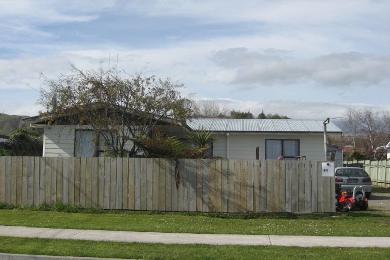 Photo of property in 16 Rata Street, Tokomaru, Palmerston North, 4474