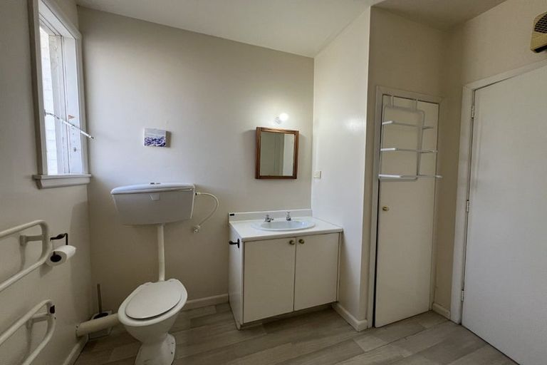 Photo of property in 2/69 Aikmans Road, Merivale, Christchurch, 8014