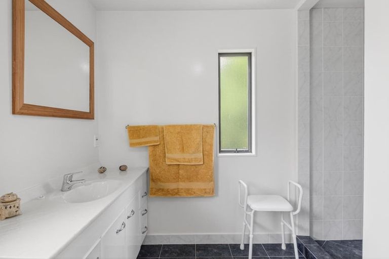 Photo of property in 6 Vintners Close, Huapai, Kumeu, 0810