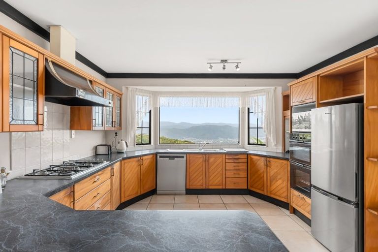 Photo of property in 117 Sweetacres Drive, Belmont, Lower Hutt, 5010