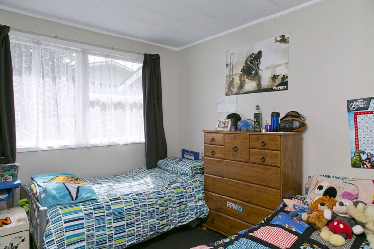 Photo of property in 28 Invergarry Road, Hilltop, Taupo, 3330