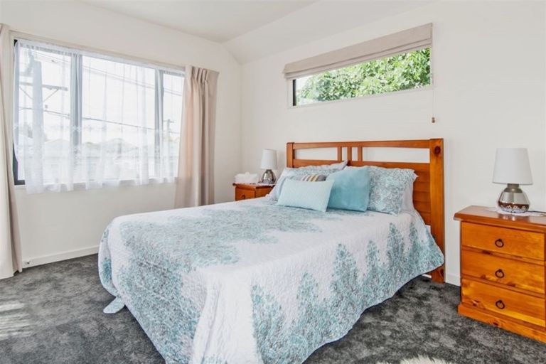 Photo of property in 1 Trist Place, Edgeware, Christchurch, 8013