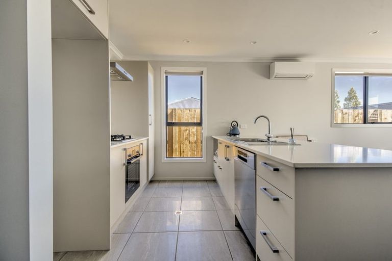 Photo of property in 53 Waruhia Crescent, Rototuna North, 3281